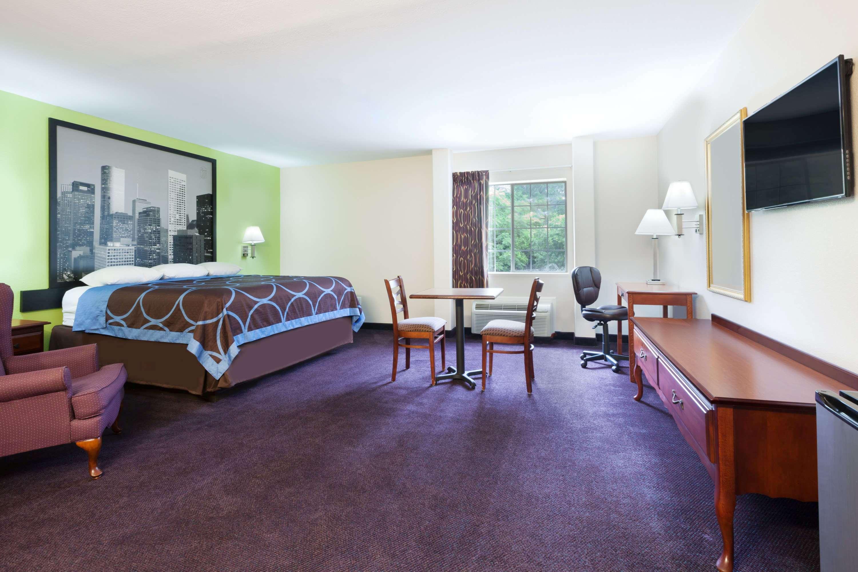 Super 8 by Wyndham Huntsville Eksteriør bilde